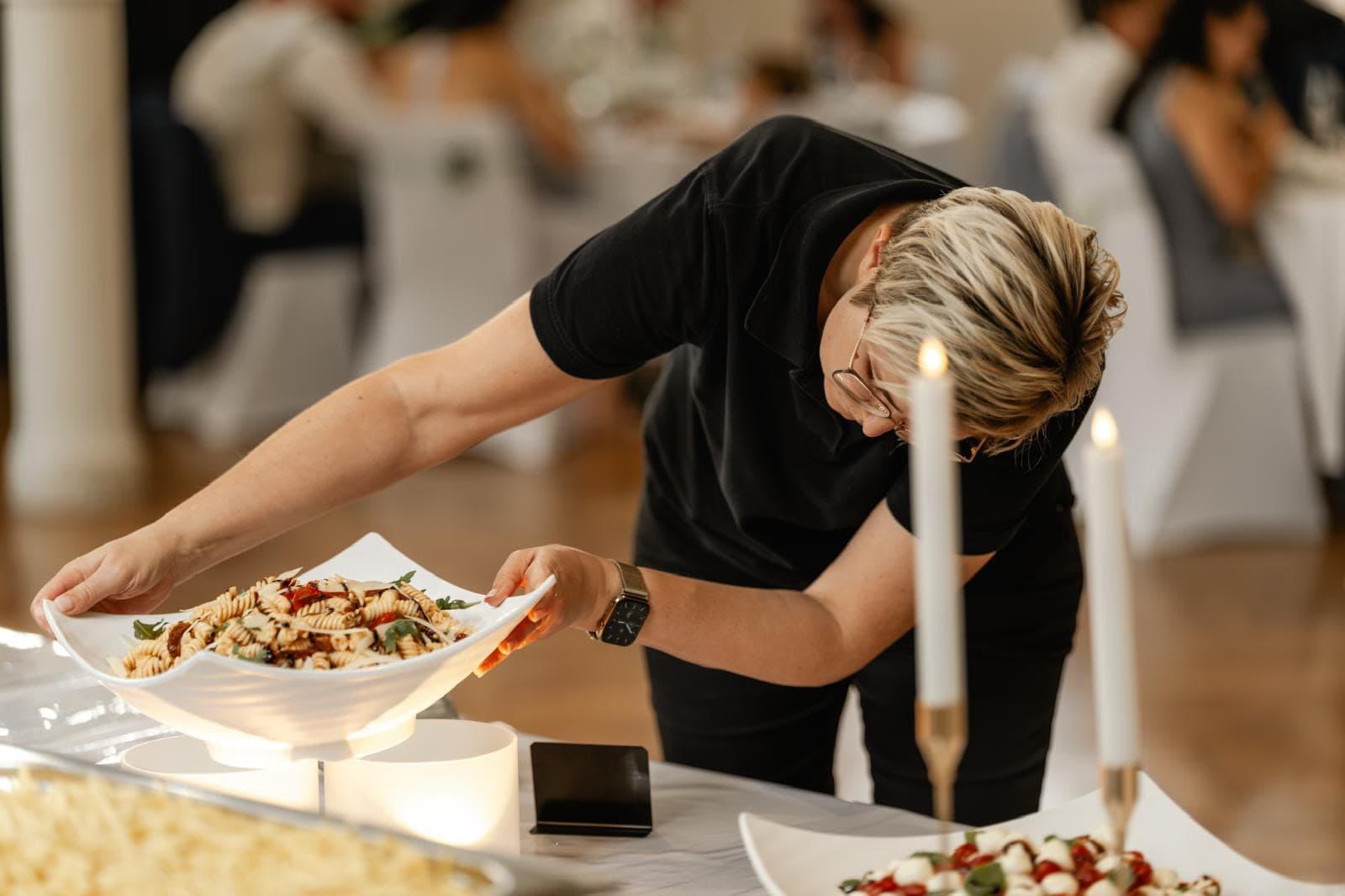 Frische Salatkreation am Buffet