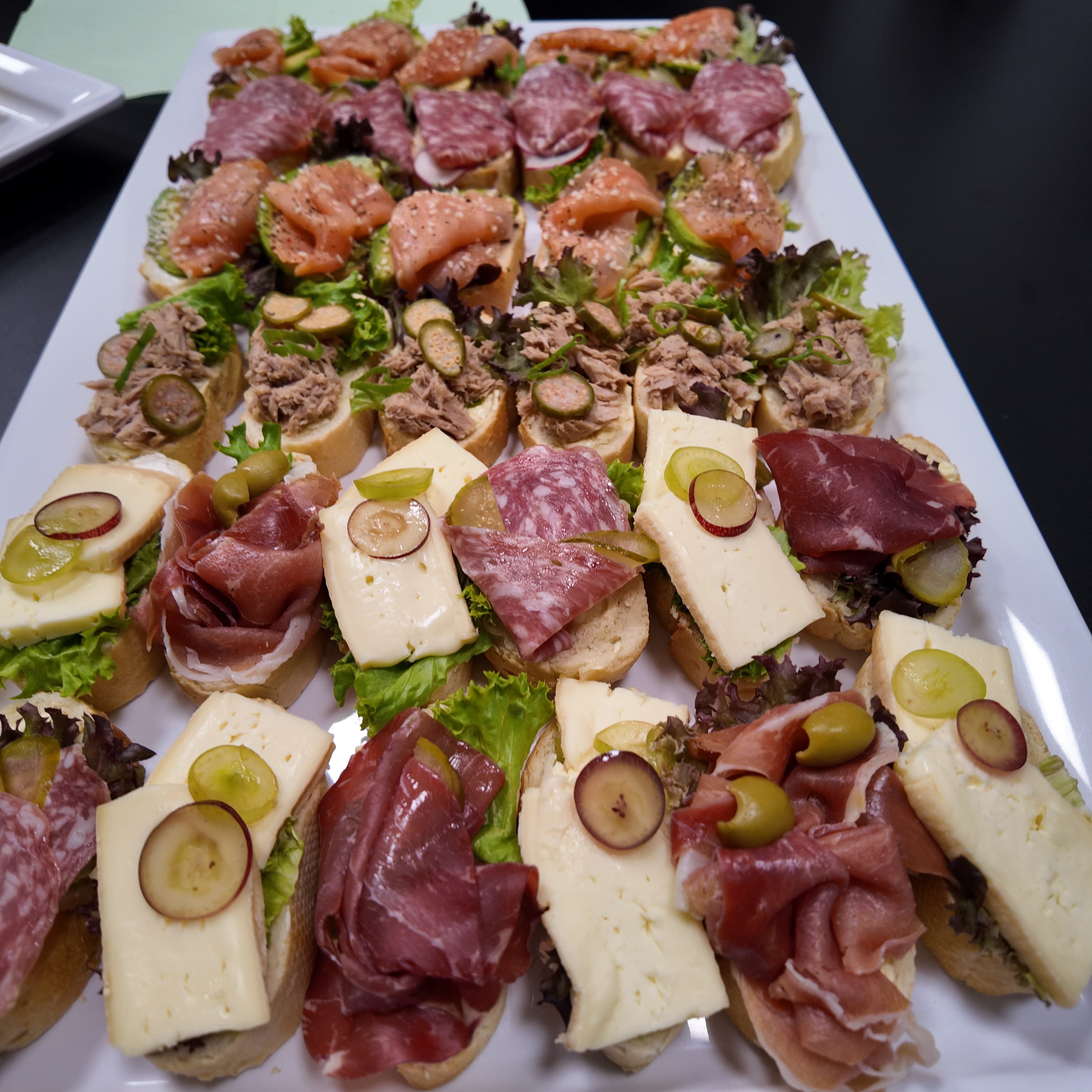 Canapés und Fingerfood-Platte